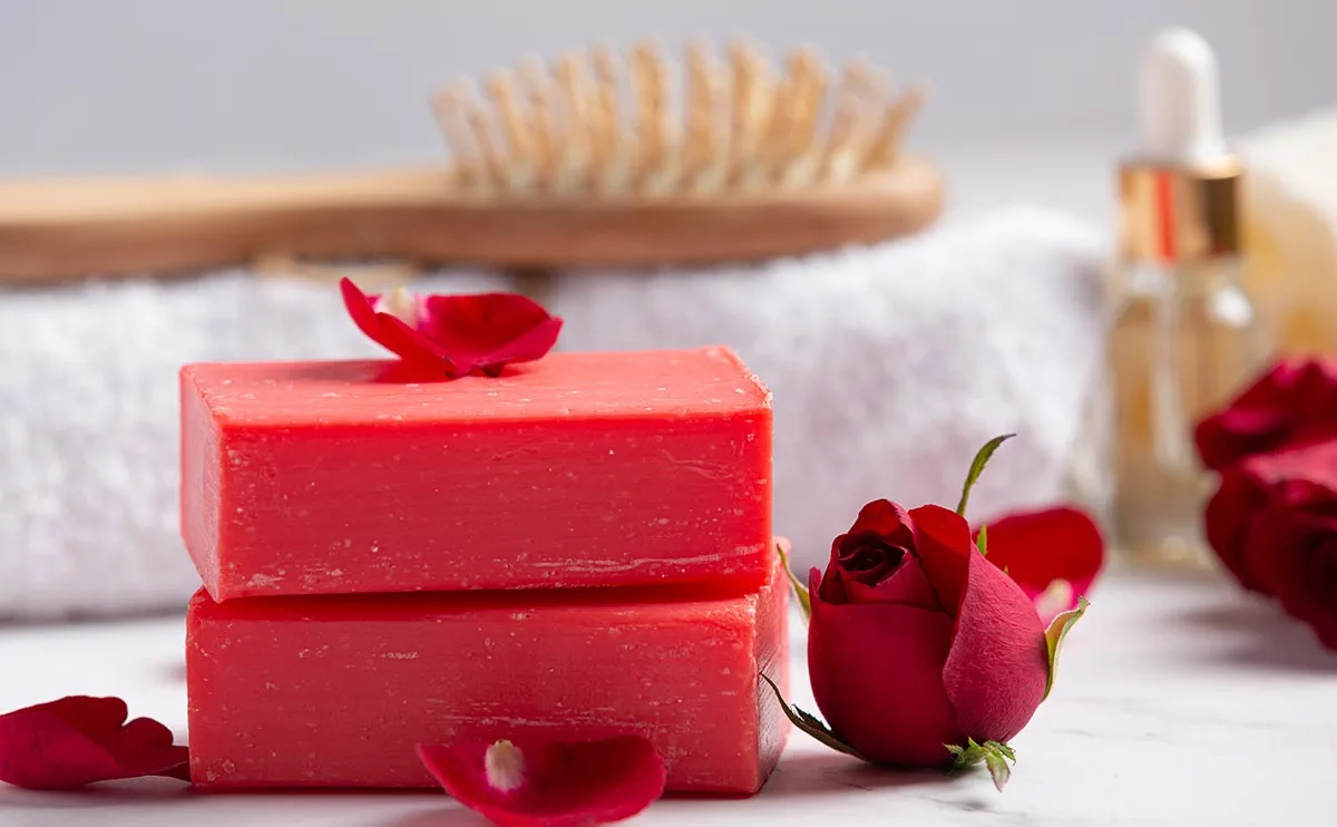 Doğal Saç Sabunları: Saç Dökülmesi ve Kepek Sorunları için Etkili Çözümler | Soap & Beauty